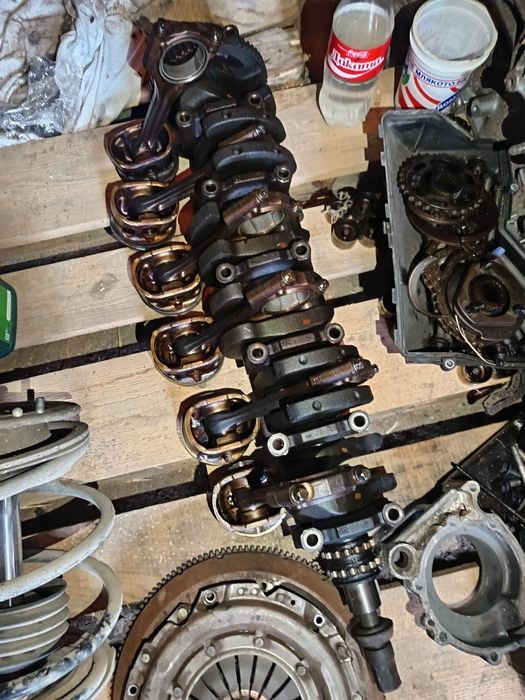 Колянов вал със бутала и биели за М52Б20ТУ