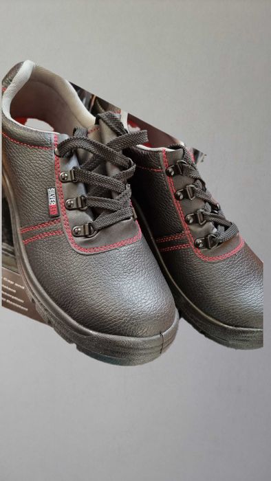 Рабочие ботинки специальные