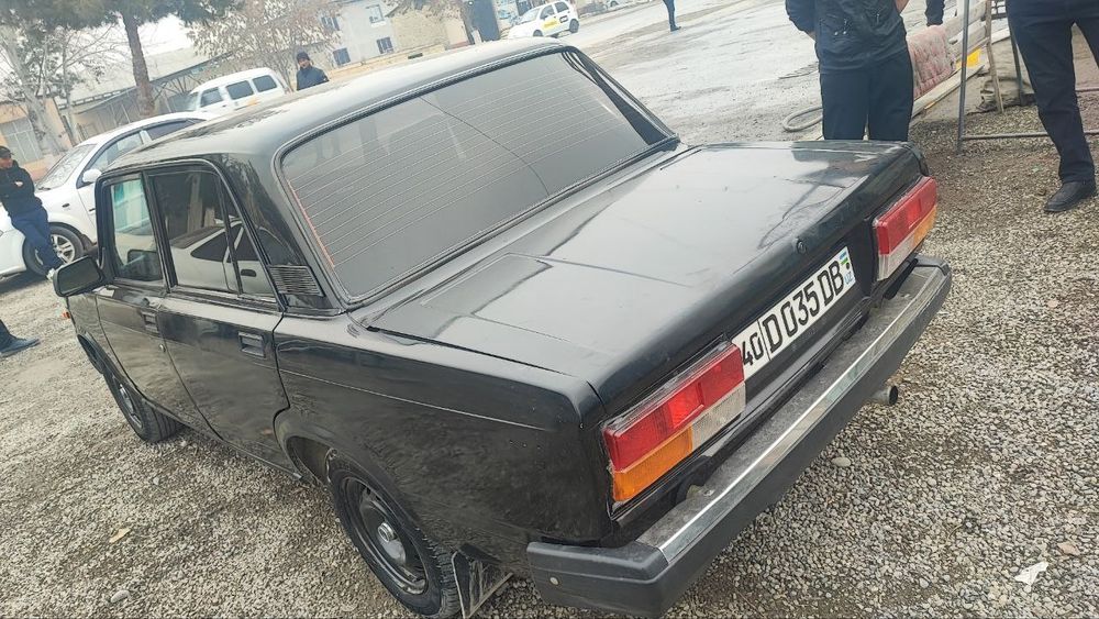 Vaz 2107 sotiladi 1984 yil