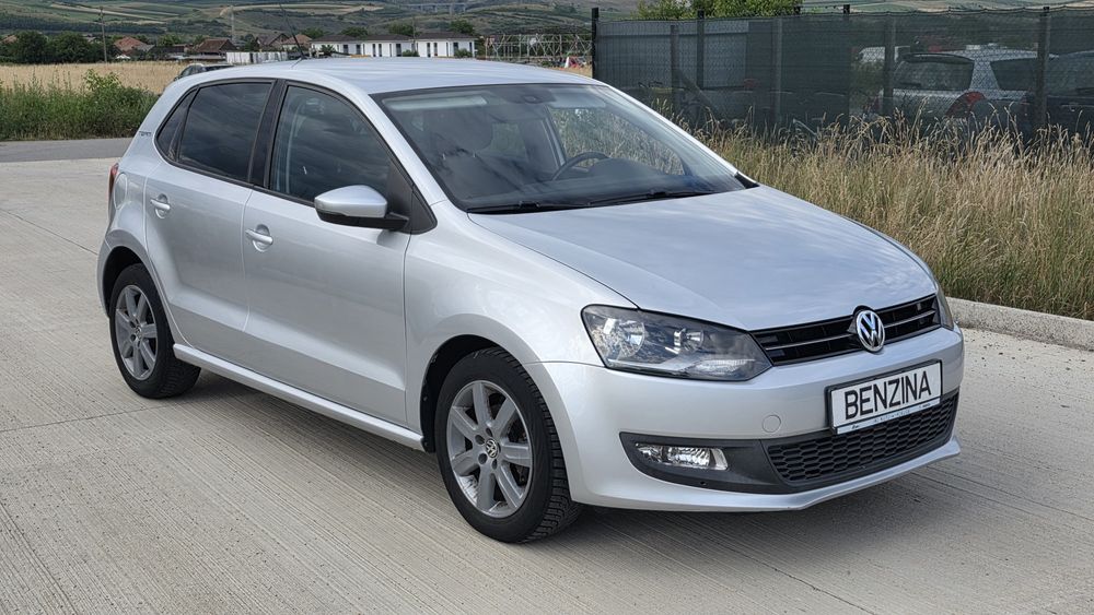 VOLKSWAGEN Polo