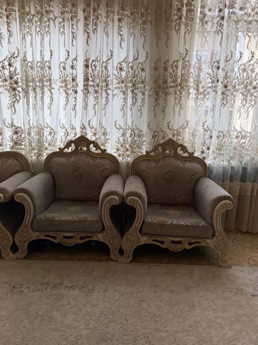 Продается диван и два кресло б/у  состояние нормальное цена договорная