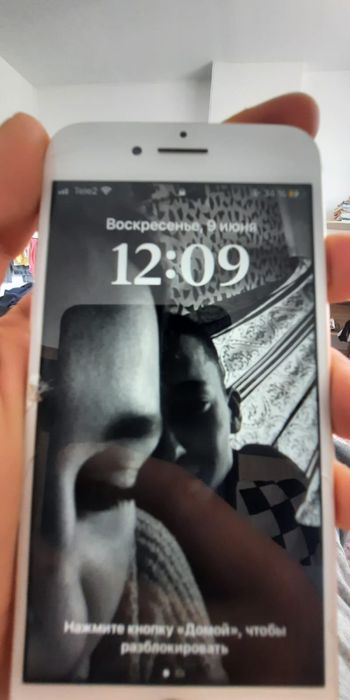 Продам айфон 8