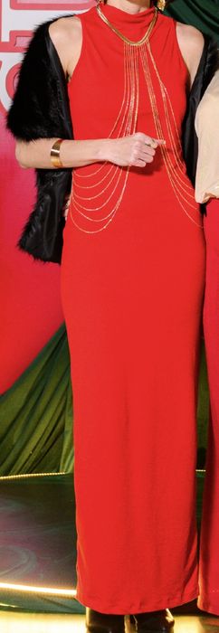 Продам платье со всеми аксессуарами