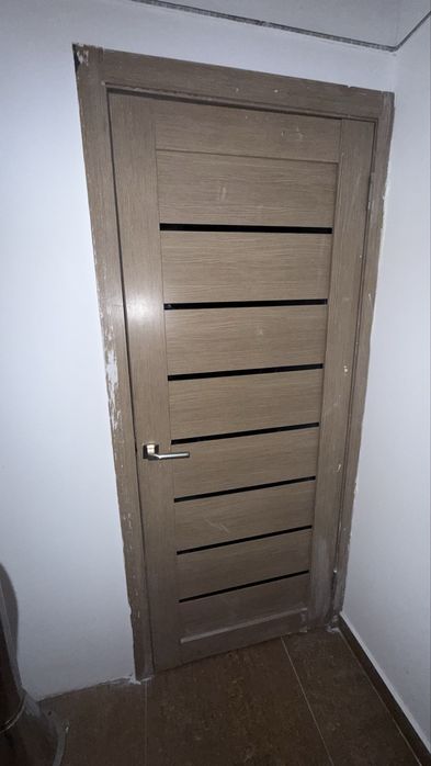 Продам двери с каркасами