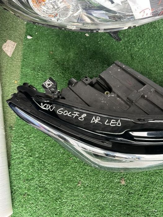 far dreapta vw volkswafen golf 8 led