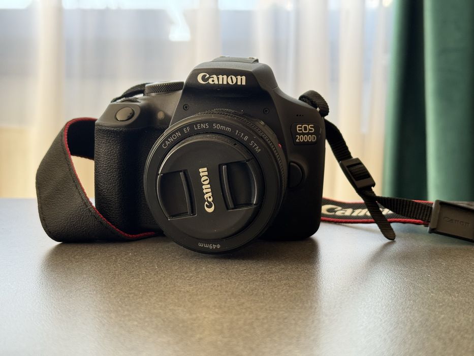 Aparat foto dalr Canon 2000d