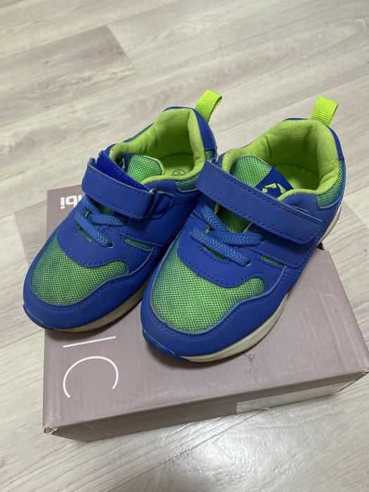 Продам кроссовки на мальчика