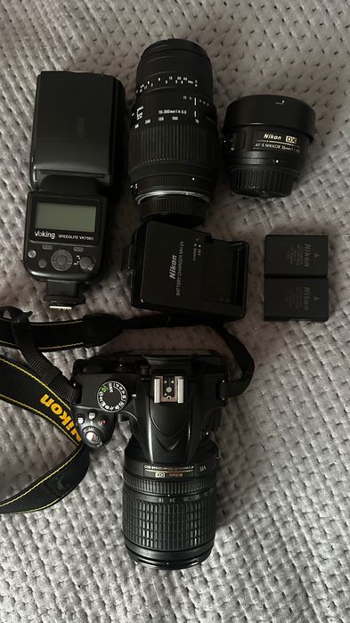 Продам фотоаппарат Nikon d3200 с дополнениями
