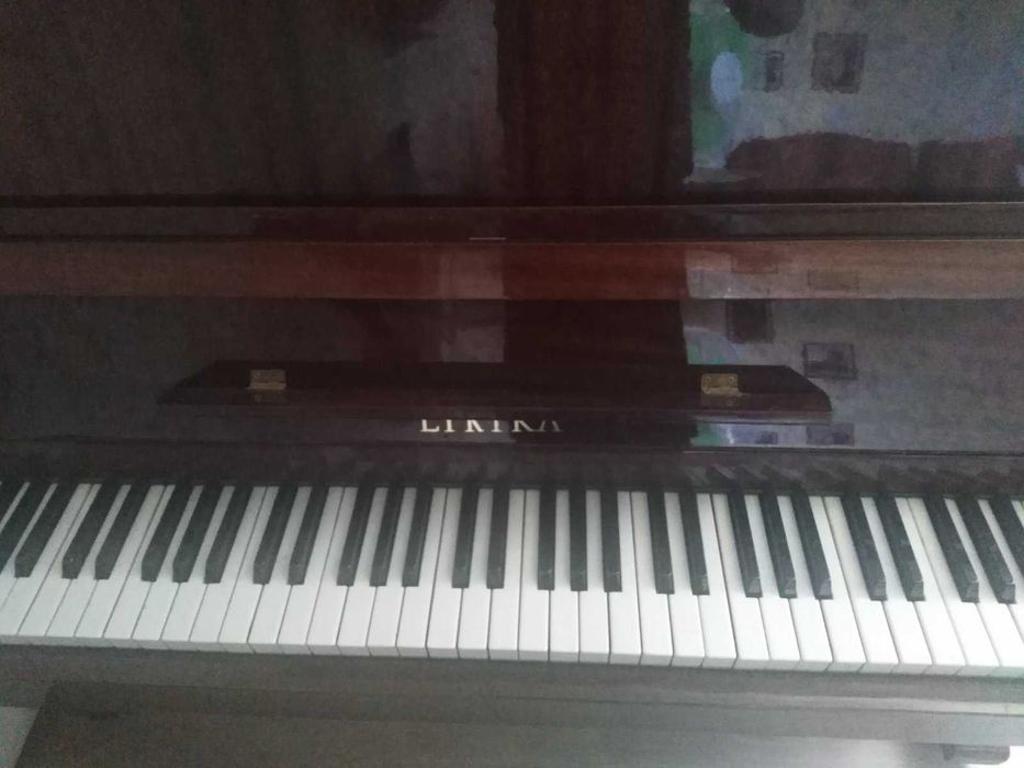 Руско пиано Lirika