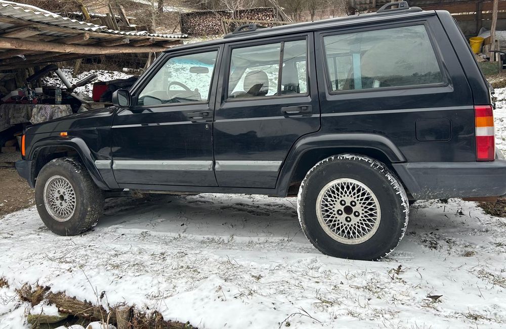 Vând Jeep Cherokee XJ
