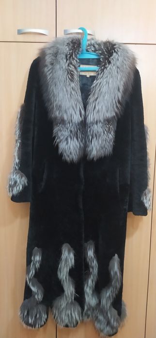 Продам женскую шубу.