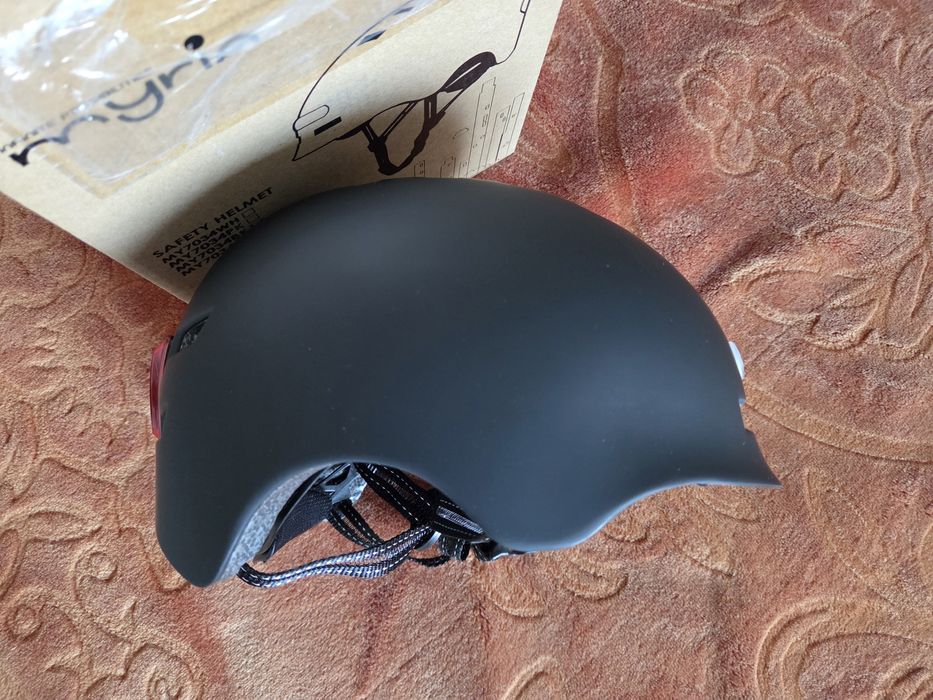 Casca de protectie myria cu LED-uri fata-spate reincarcabile