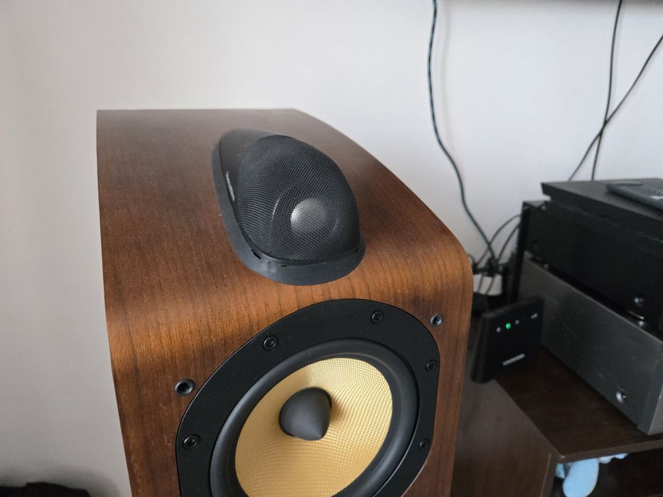 Bowers and Wilkins 705 S1