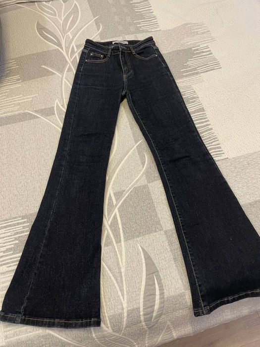 Джинсы размер S  3000тг