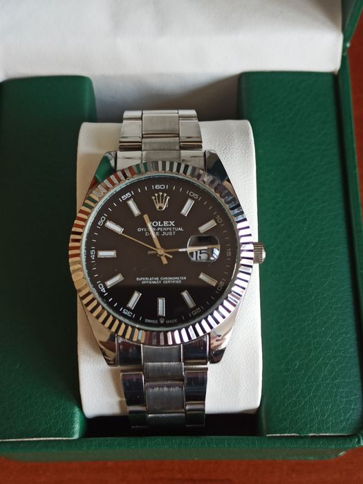 Продам наручные часы.