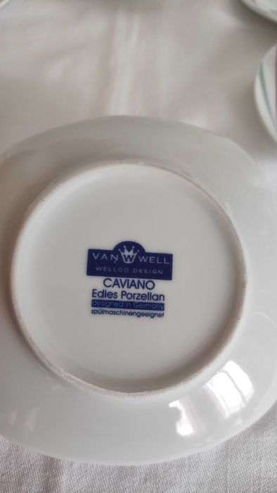 Комплект от 6 бр.коктиери +6 бр.подложни чинийки