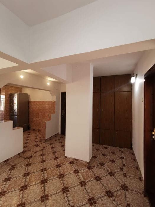 Vând apartament cu 3 camere