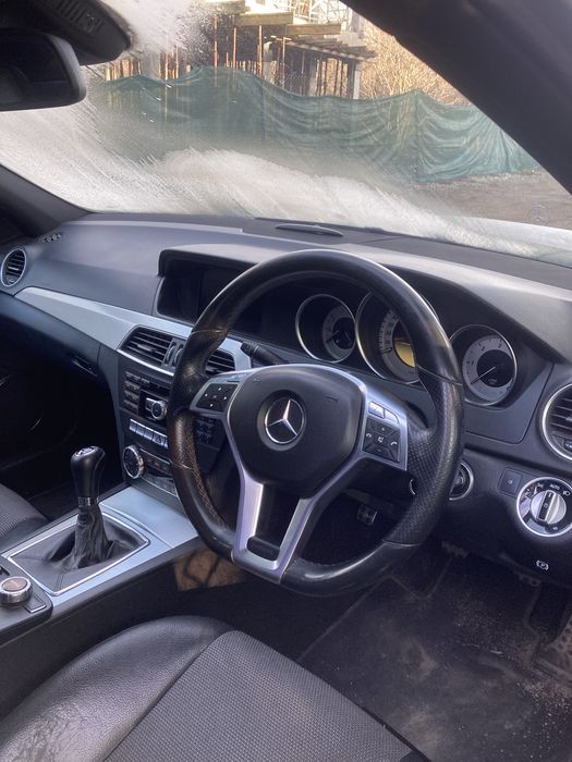 Продавам мерцедес w204 фейслифт 2011г на части