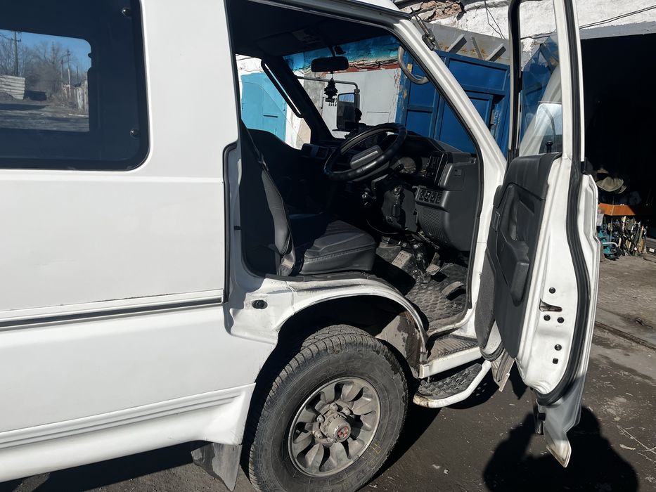 Митсубиси Делика