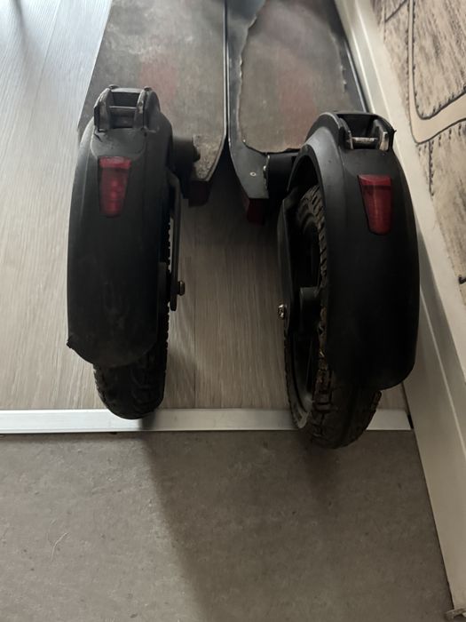 Vând 2 Trotinete Electrice E-TWOW (2020/2021) – Funcționale, autonomie +20 km, preț pachet!