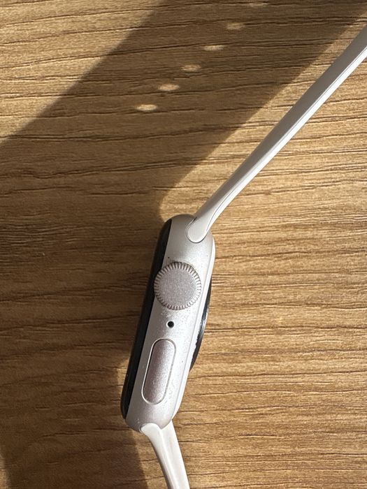 Apple Watch SE (Gen 2) Starlight