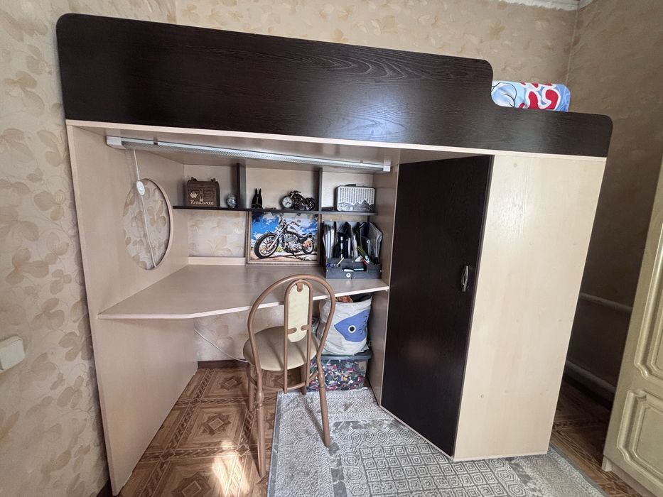 Подростковая кровать с рабочей зоной и шкафом