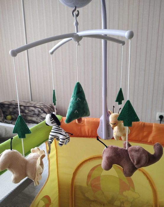 Chipolino Музикална играчка за легло с проектор Джунгла