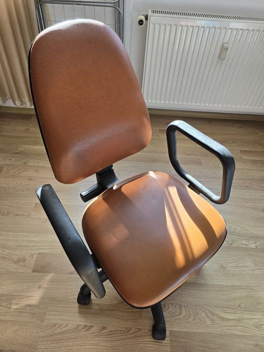 Birou cu scaun utilizat