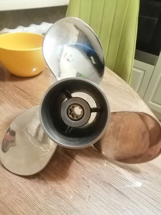 Моторный винт для лодки.