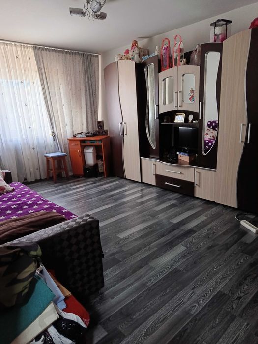 Vând apartament 3 camere