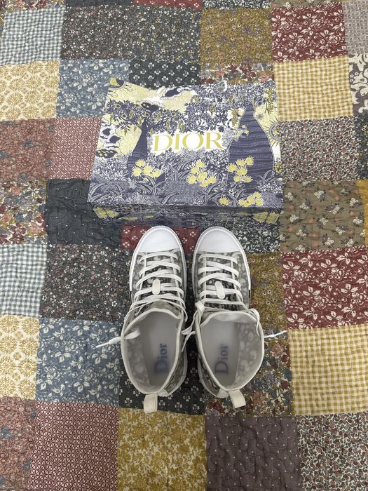 Dior b22 white .