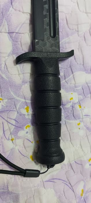 Vând cuțit din plastic