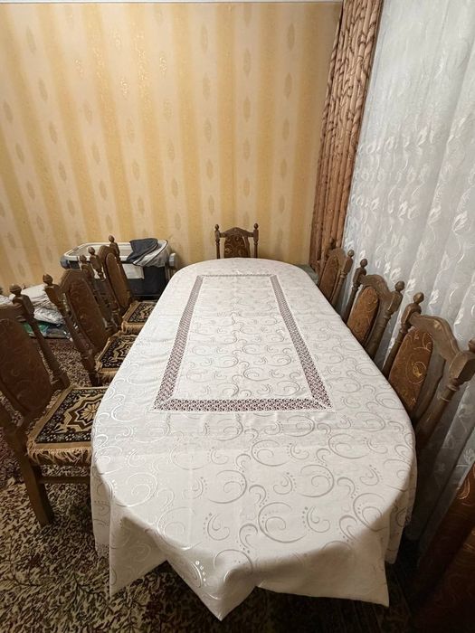 Стол ва 8 стул сотилади б/у