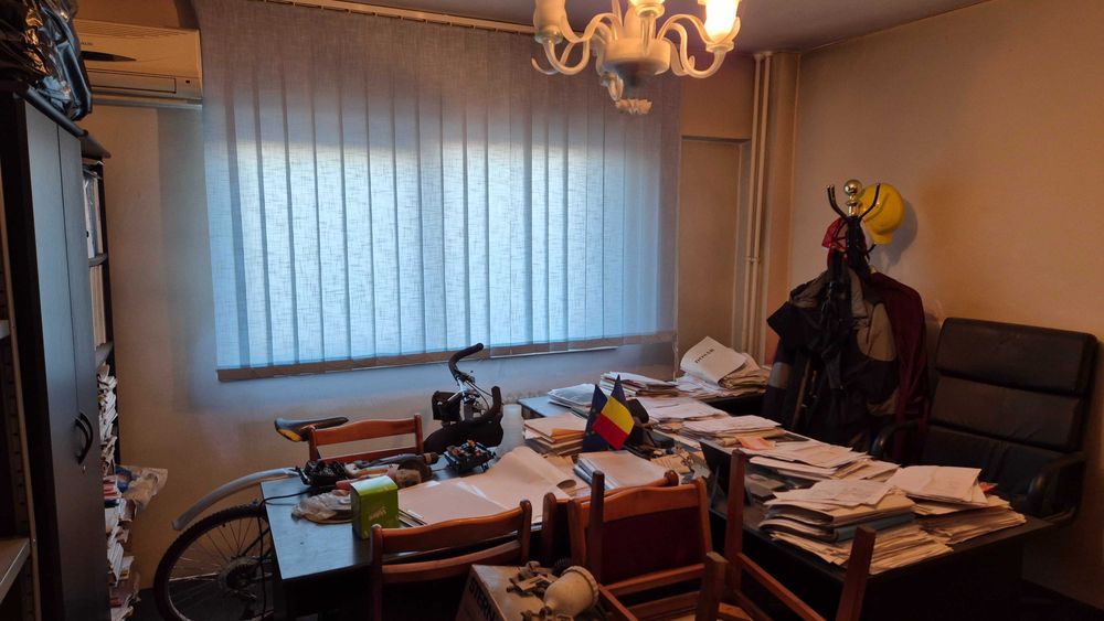 Persoana Juridica - De vanzare Urgent Apartament 2 camere decomandat langa Catedrala Ultra Central .