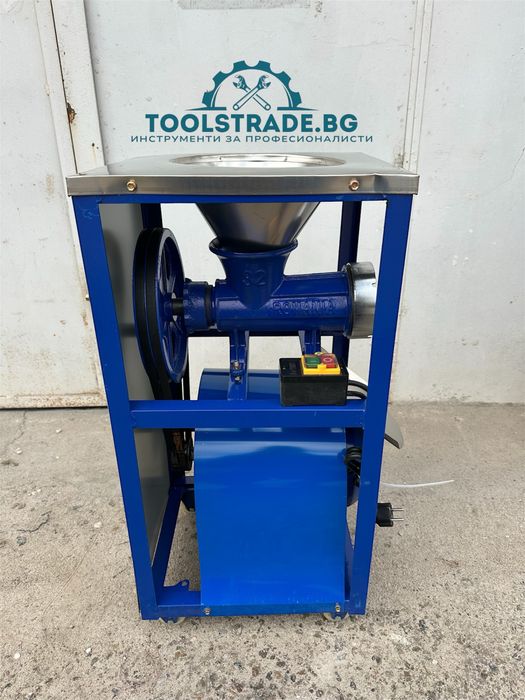 Професионална чугунена месомелачка 32 с двоен ремък,2.2kW електромотор