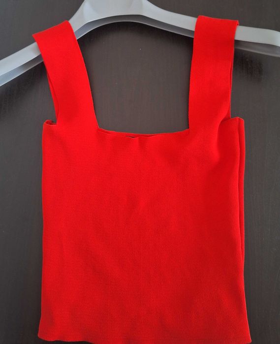 Червен къс потник