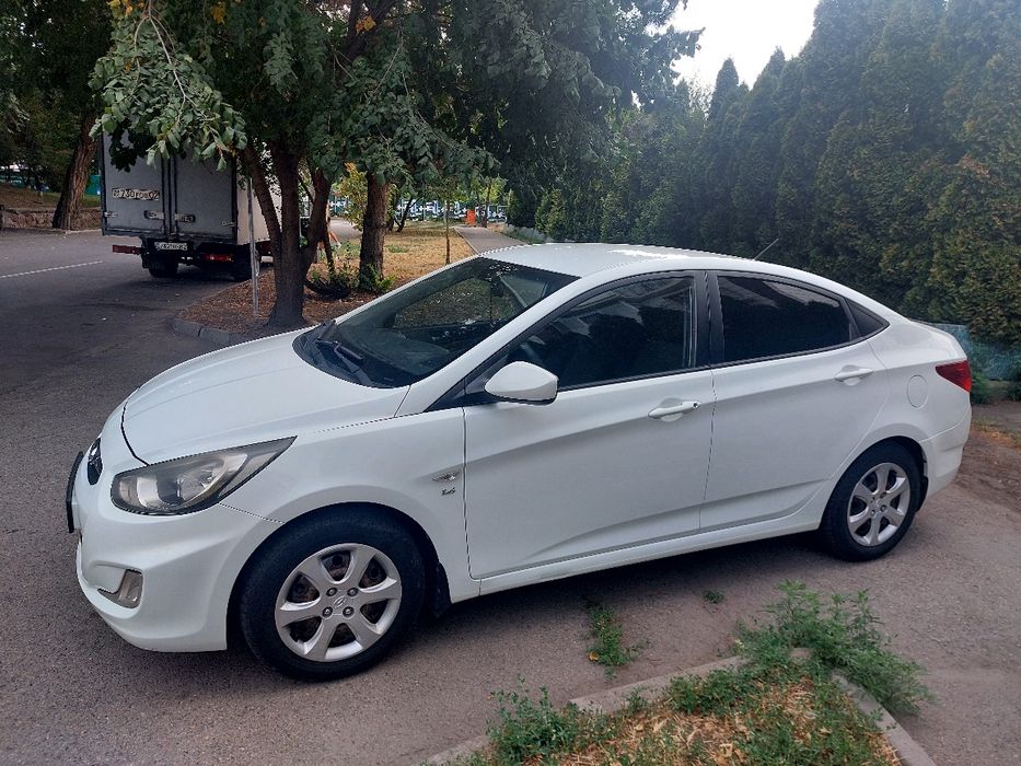 Продам Хундай Акцент 2013 год