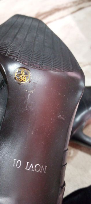 Обувки и боти на символични цени