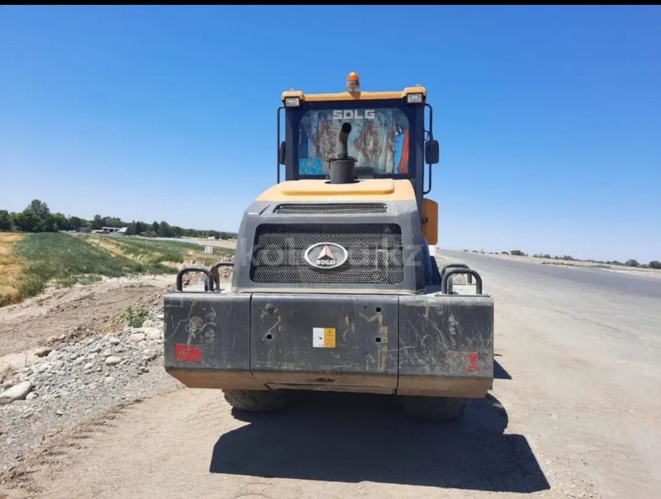 Дорожный грунтовый каток