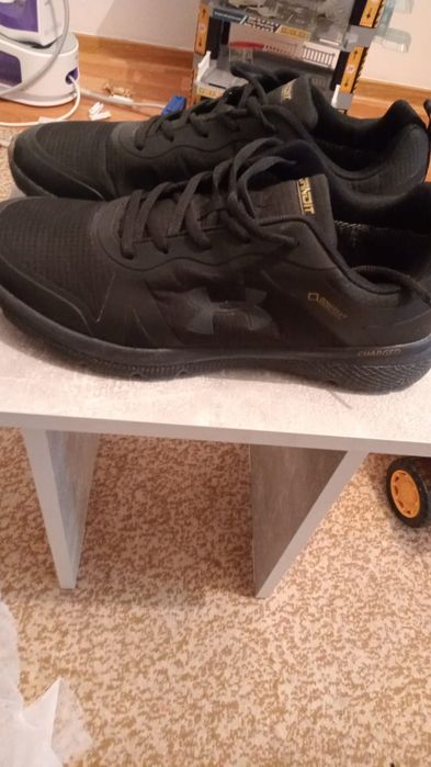 Продам мужские кроссовки