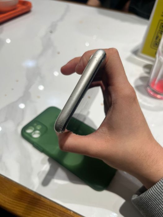 Продам айфон 11 /128