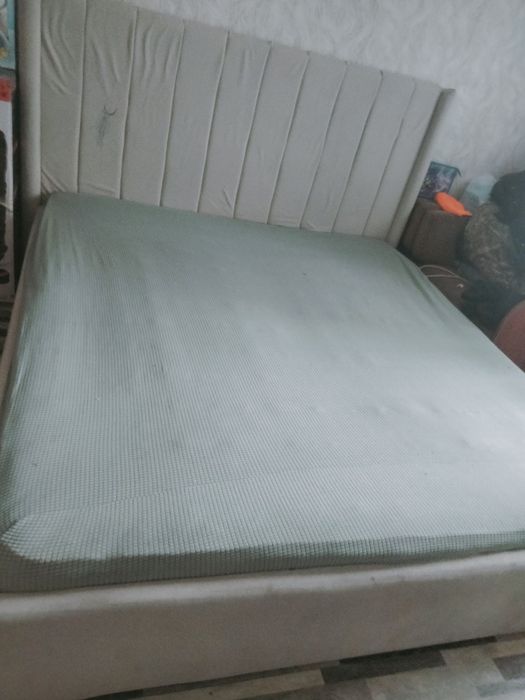 Продам двухспальную кровать