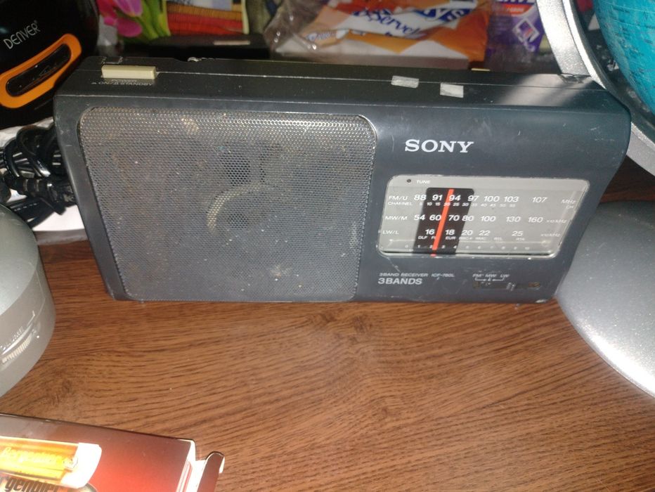 Radio cu ceas și alarmă