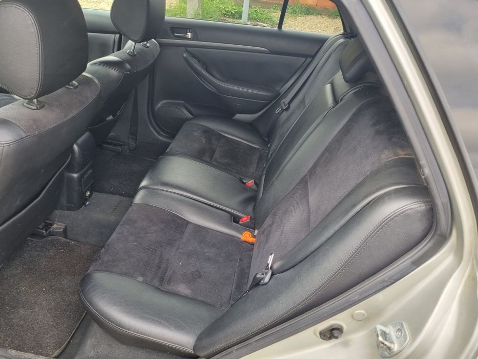 Dezmembrez Toyota Avensis T25 2.2 Dcat 2003-2009