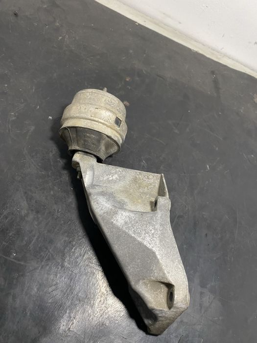 Suport tampon motor Volkswagen Vw Passat B5.5 1.9 TDI AJM 8D0199307P