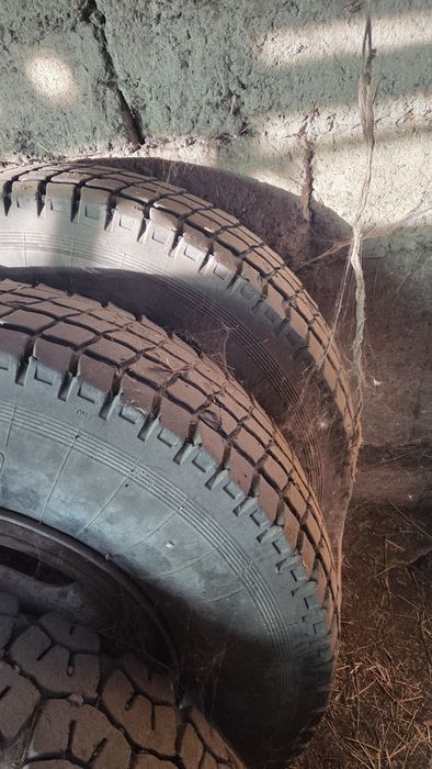 Продам 2шины с дисками 11.r20