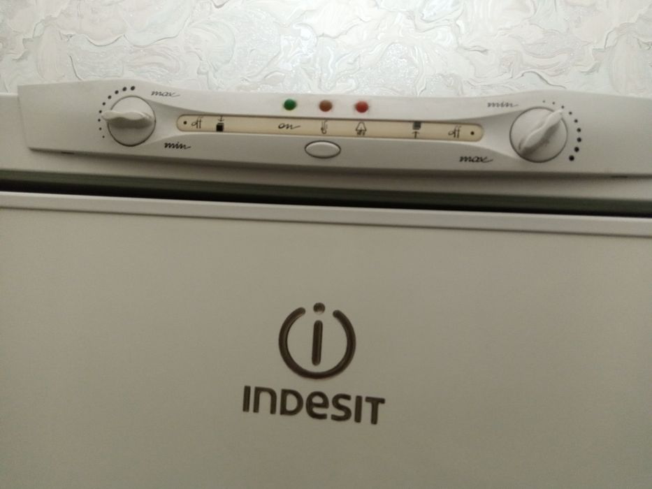Холодильник indezit