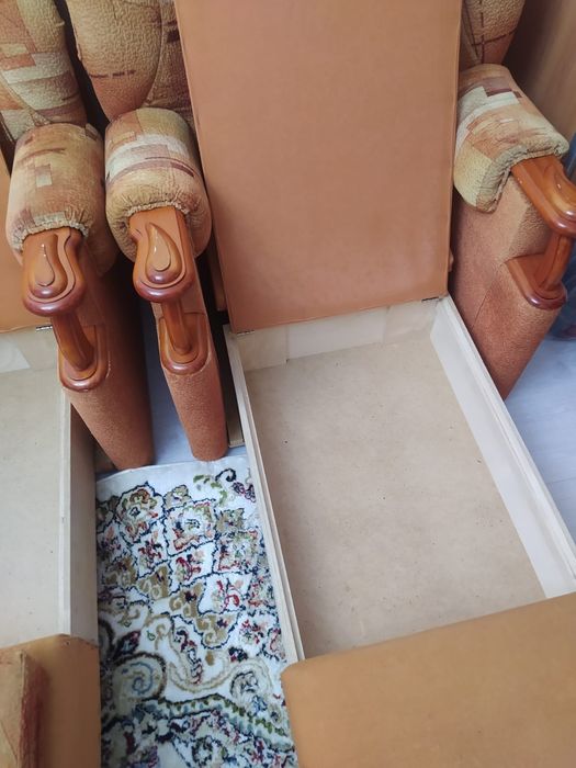 Продам диван и два кресла.