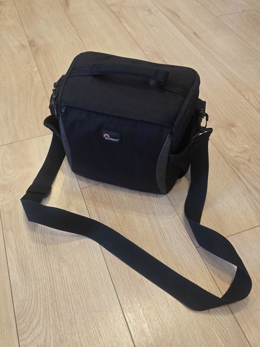 Geanta camera Lowepro Format 160.