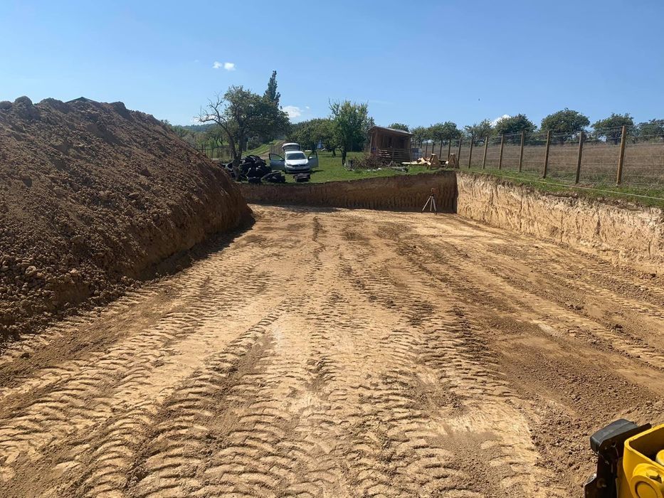 Buldoexcavator cilindru camioneta  de inchiriat Zarnesti/Brasov